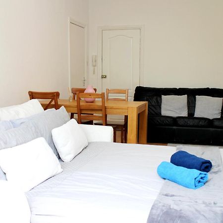 Large Garden Apartment On Golders Green High Road London Exterior photo