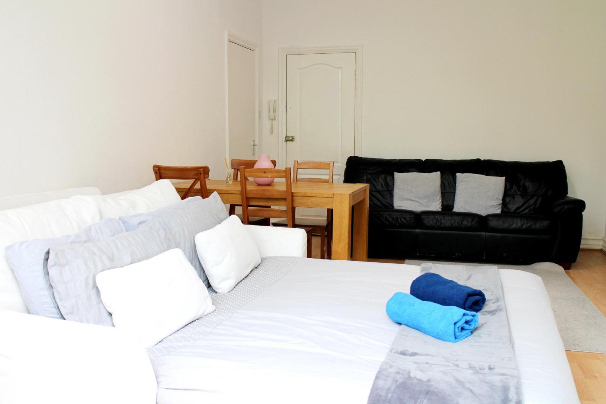 Large Garden Apartment On Golders Green High Road London Exterior photo